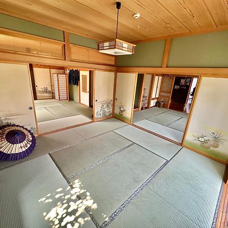 青森伝統芸能を楽しめる繭子の宿 Hachinohe Eksteriør billede