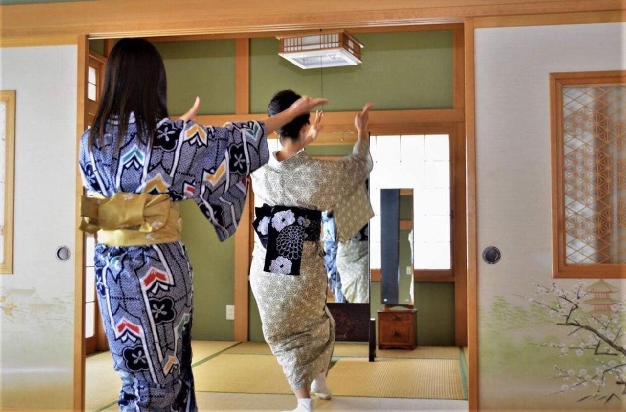 青森伝統芸能を楽しめる繭子の宿 Hachinohe Eksteriør billede