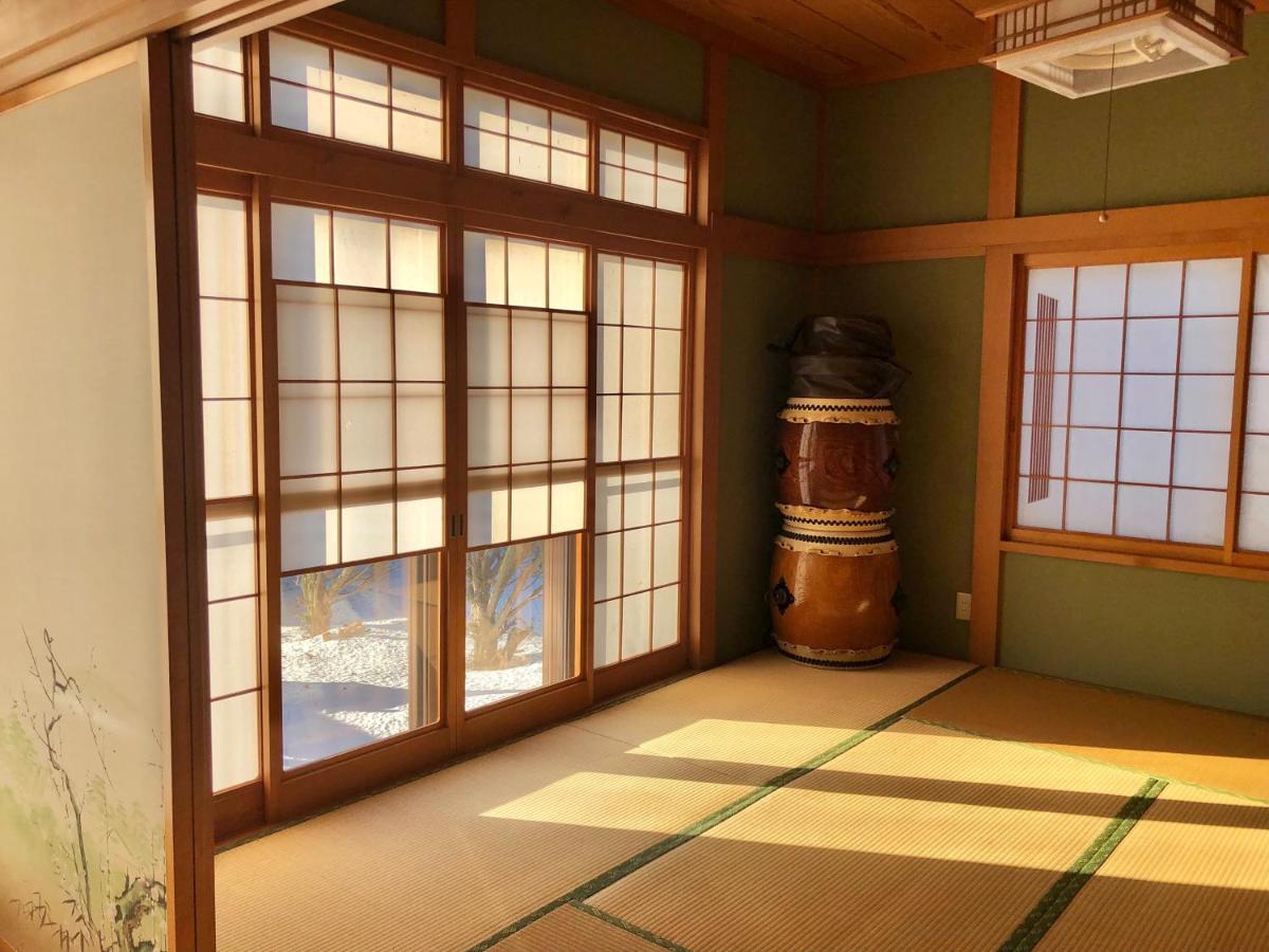 青森伝統芸能を楽しめる繭子の宿 Hachinohe Eksteriør billede